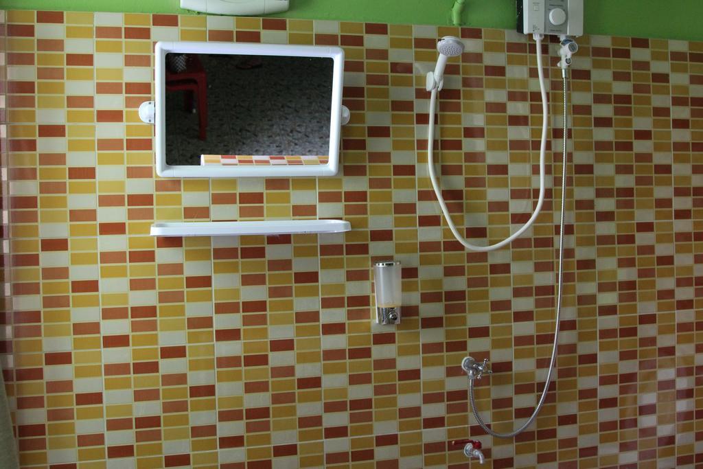New C.H. Guest House Bangkok Ngoại thất bức ảnh