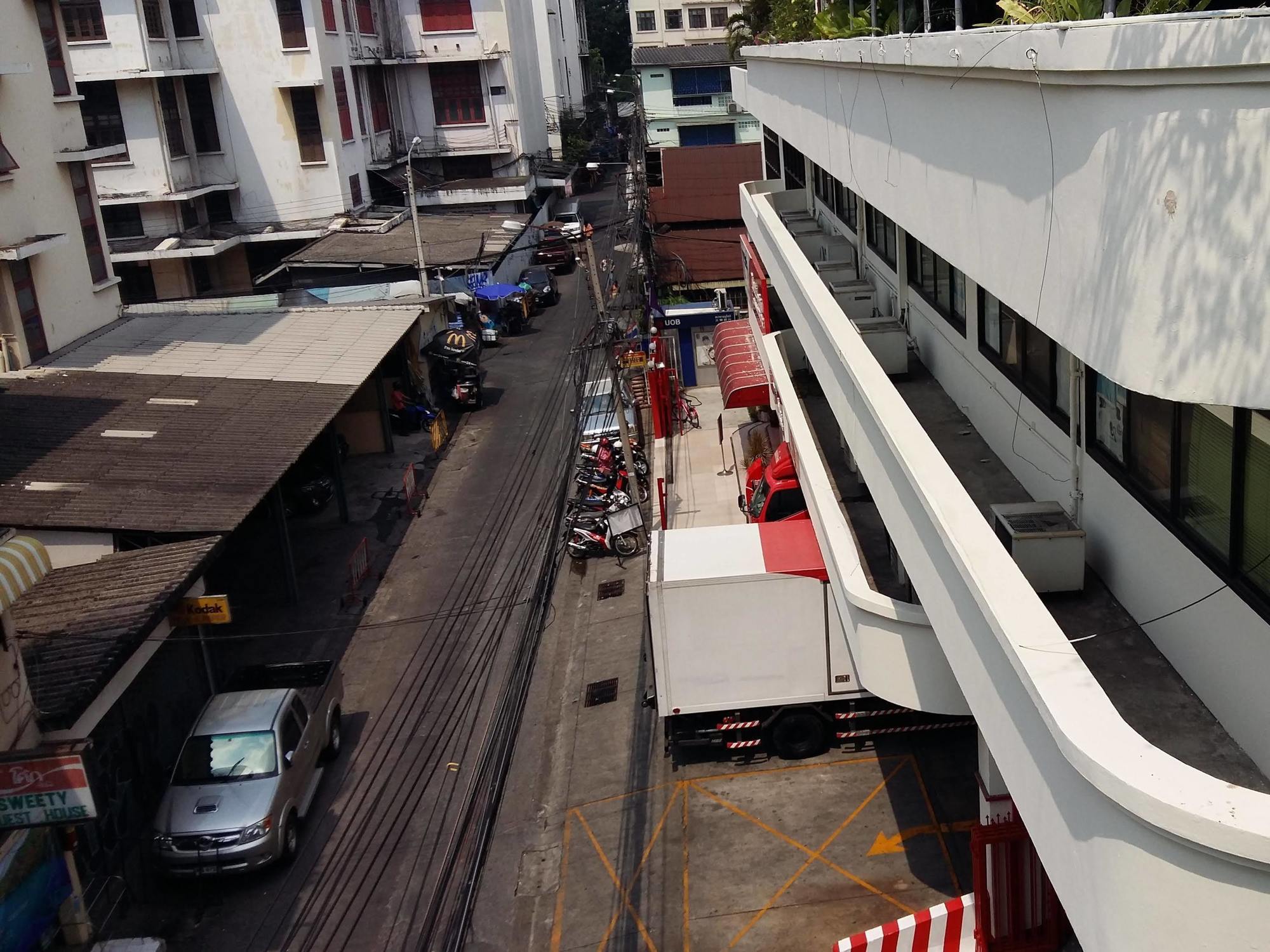 New C.H. Guest House Bangkok Ngoại thất bức ảnh
