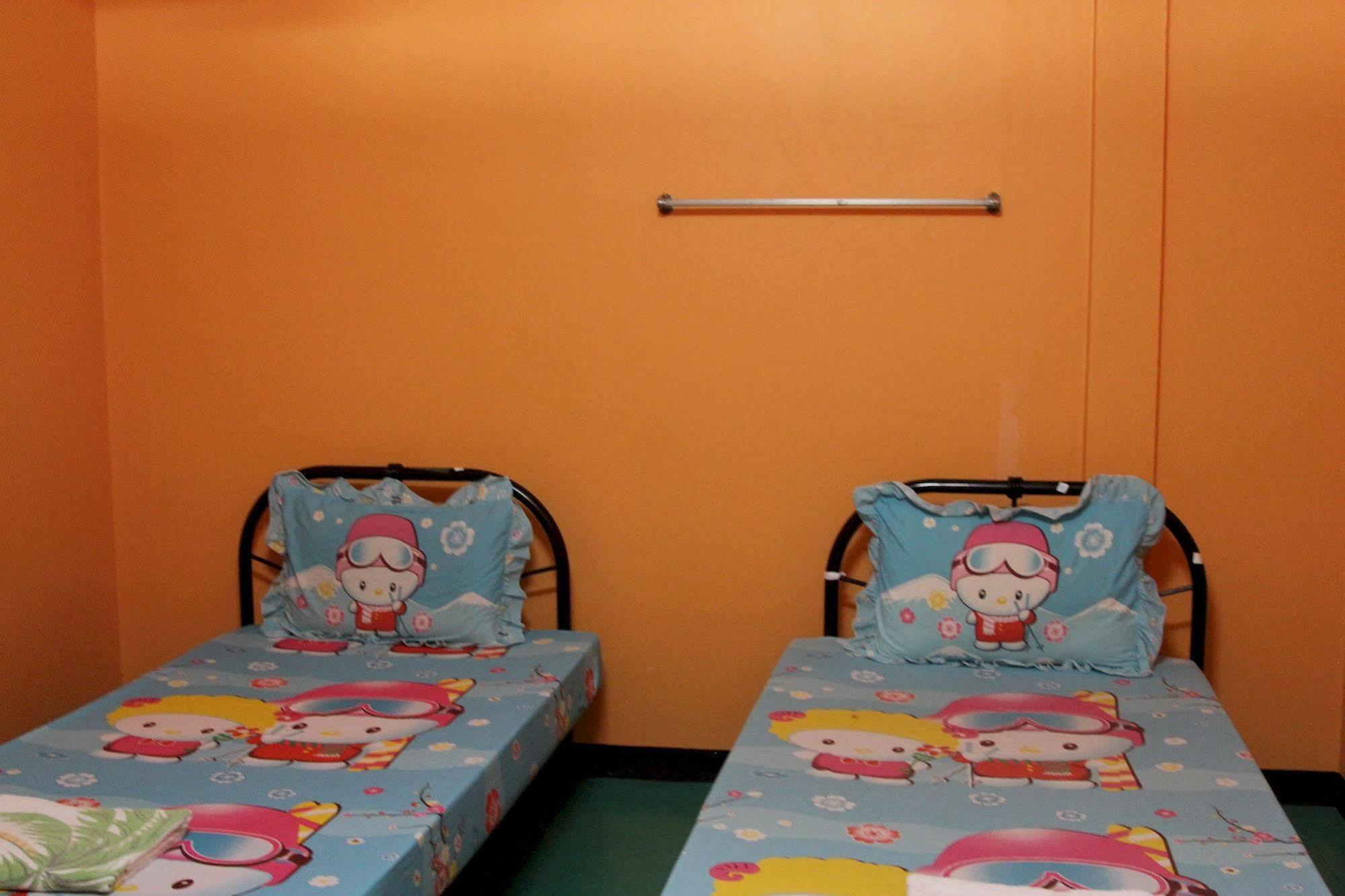 New C.H. Guest House Bangkok Ngoại thất bức ảnh