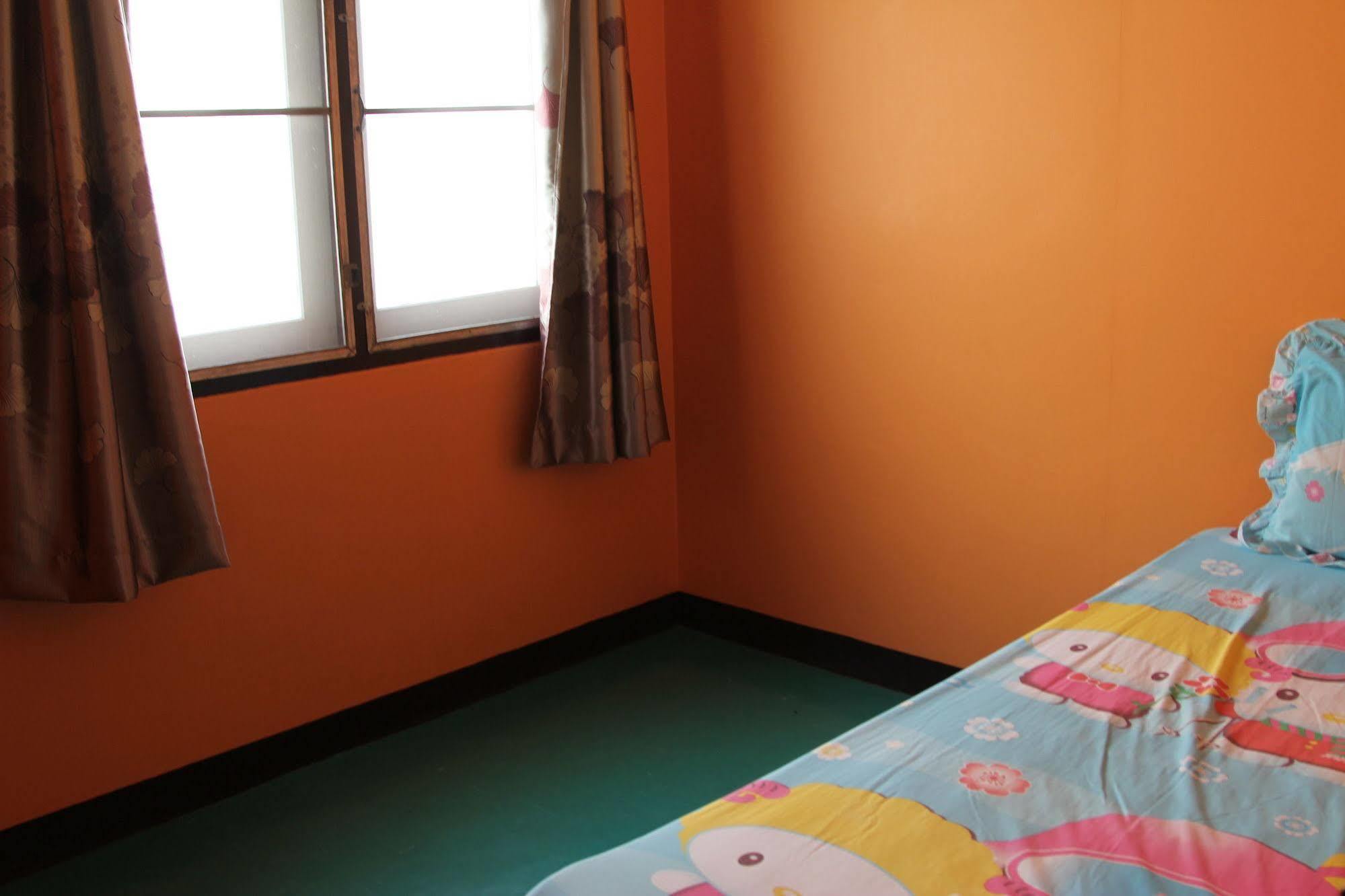New C.H. Guest House Bangkok Ngoại thất bức ảnh