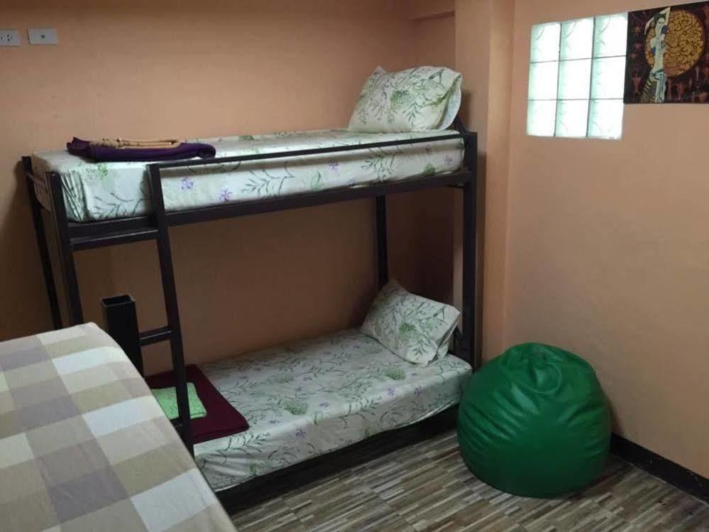 New C.H. Guest House Bangkok Ngoại thất bức ảnh